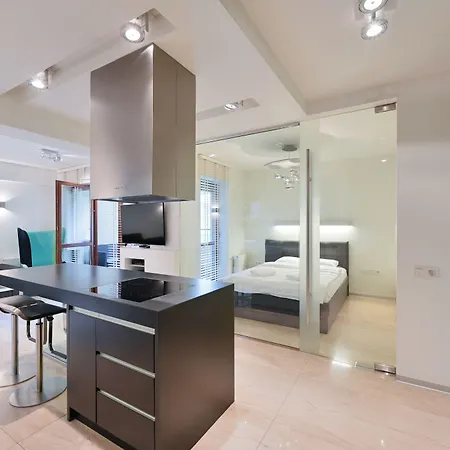 Rentplanet - Przemyslowa דירה *